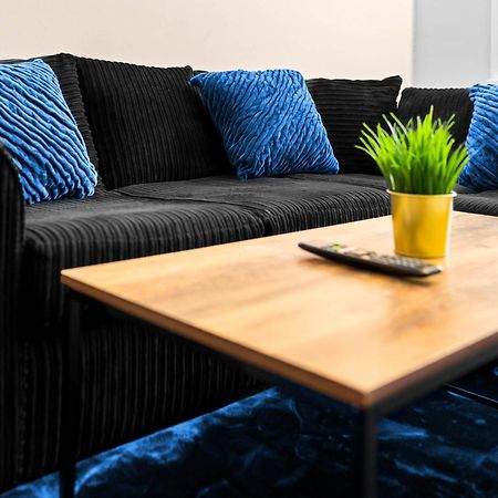 Two Bedroom Apartment - Single Beds - Accommodates 3 - Street Parking - Top Rated -Wbb West Bromwich Buitenkant foto