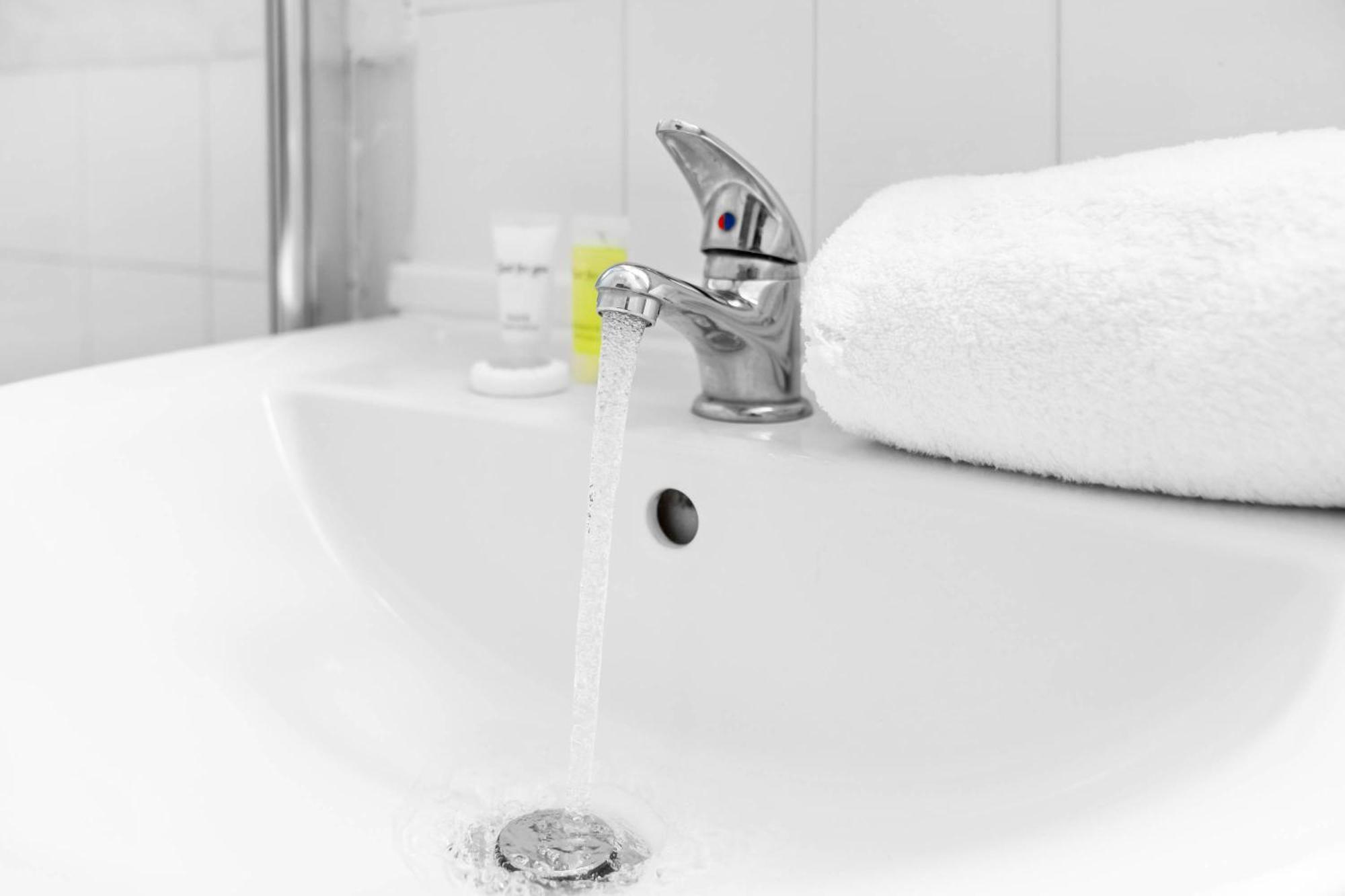 Two Bedroom Apartment - Single Beds - Accommodates 3 - Street Parking - Top Rated -Wbb West Bromwich Buitenkant foto