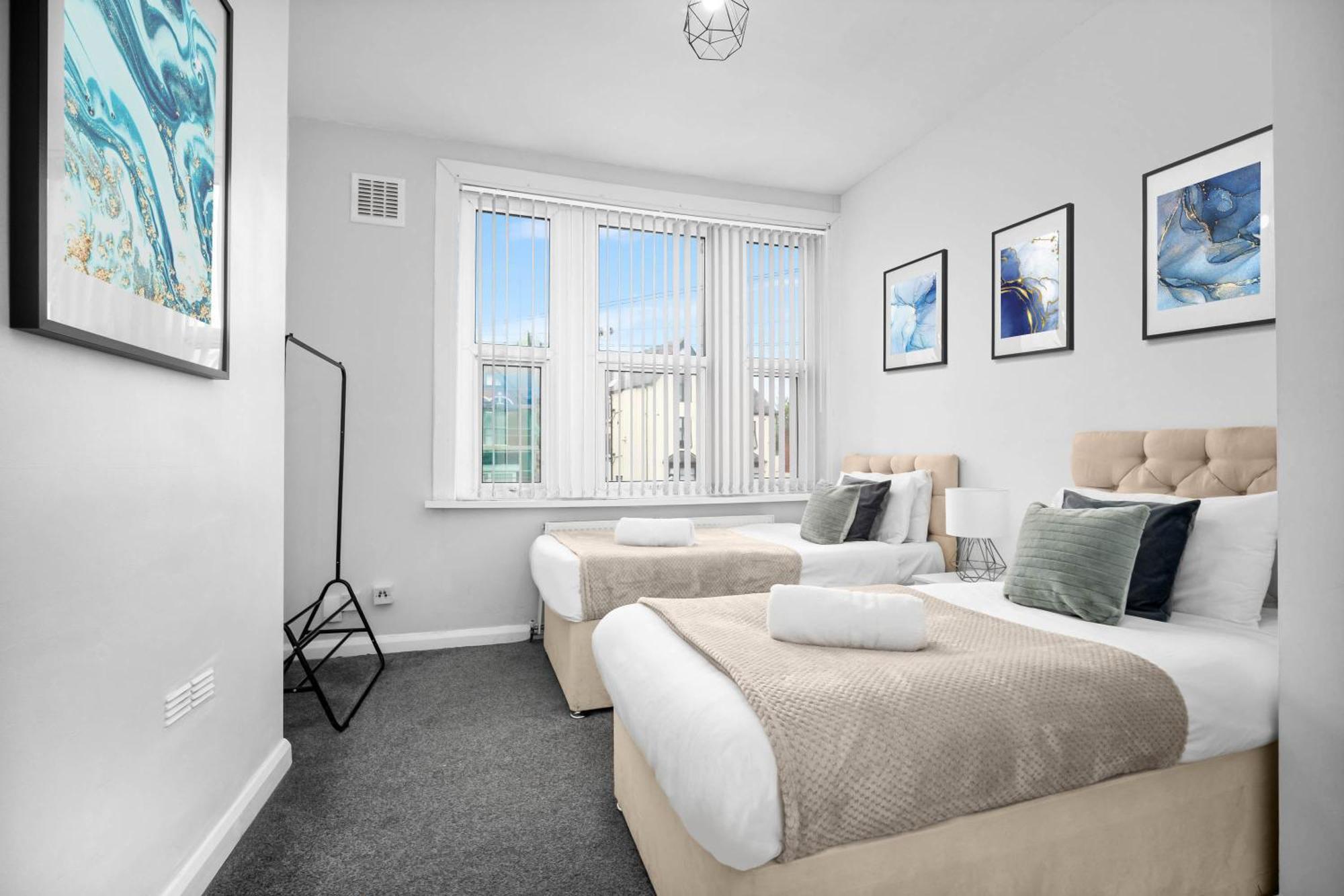 Two Bedroom Apartment - Single Beds - Accommodates 3 - Street Parking - Top Rated -Wbb West Bromwich Buitenkant foto