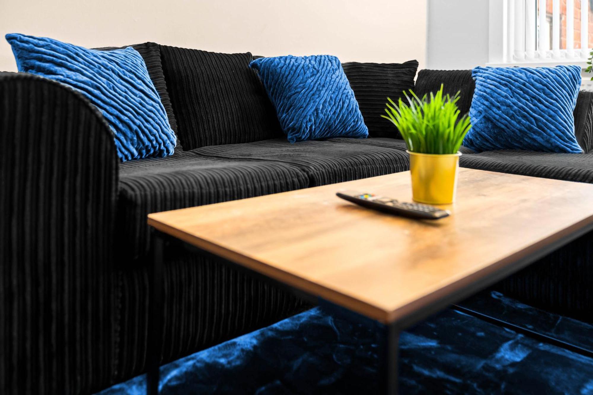 Two Bedroom Apartment - Single Beds - Accommodates 3 - Street Parking - Top Rated -Wbb West Bromwich Buitenkant foto