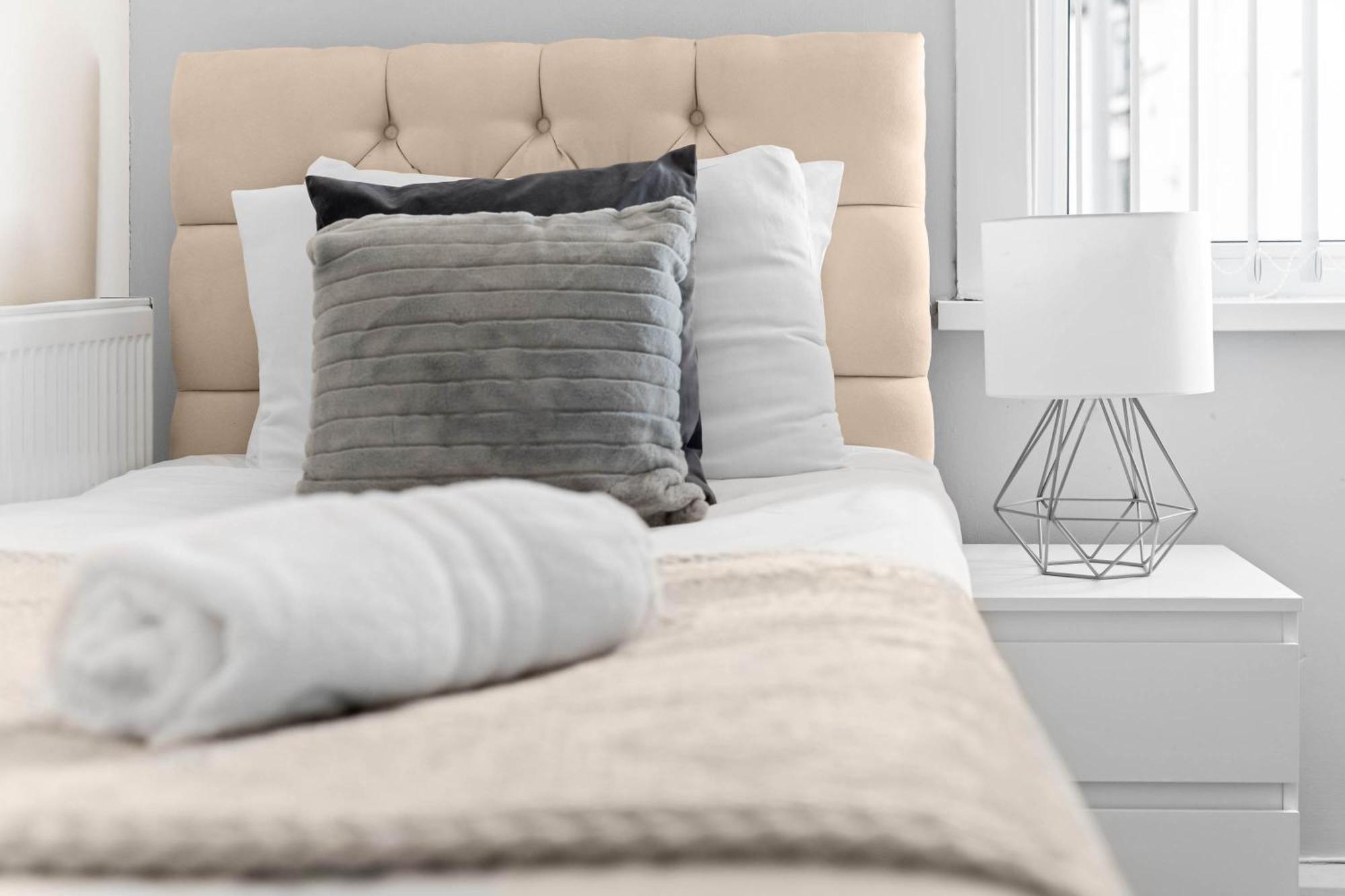 Two Bedroom Apartment - Single Beds - Accommodates 3 - Street Parking - Top Rated -Wbb West Bromwich Buitenkant foto