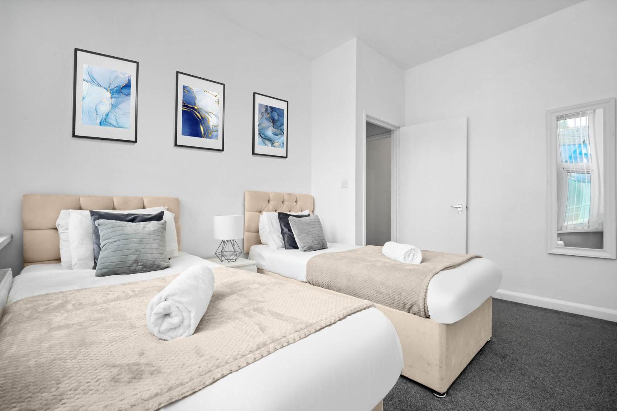 Two Bedroom Apartment - Single Beds - Accommodates 3 - Street Parking - Top Rated -Wbb West Bromwich Buitenkant foto