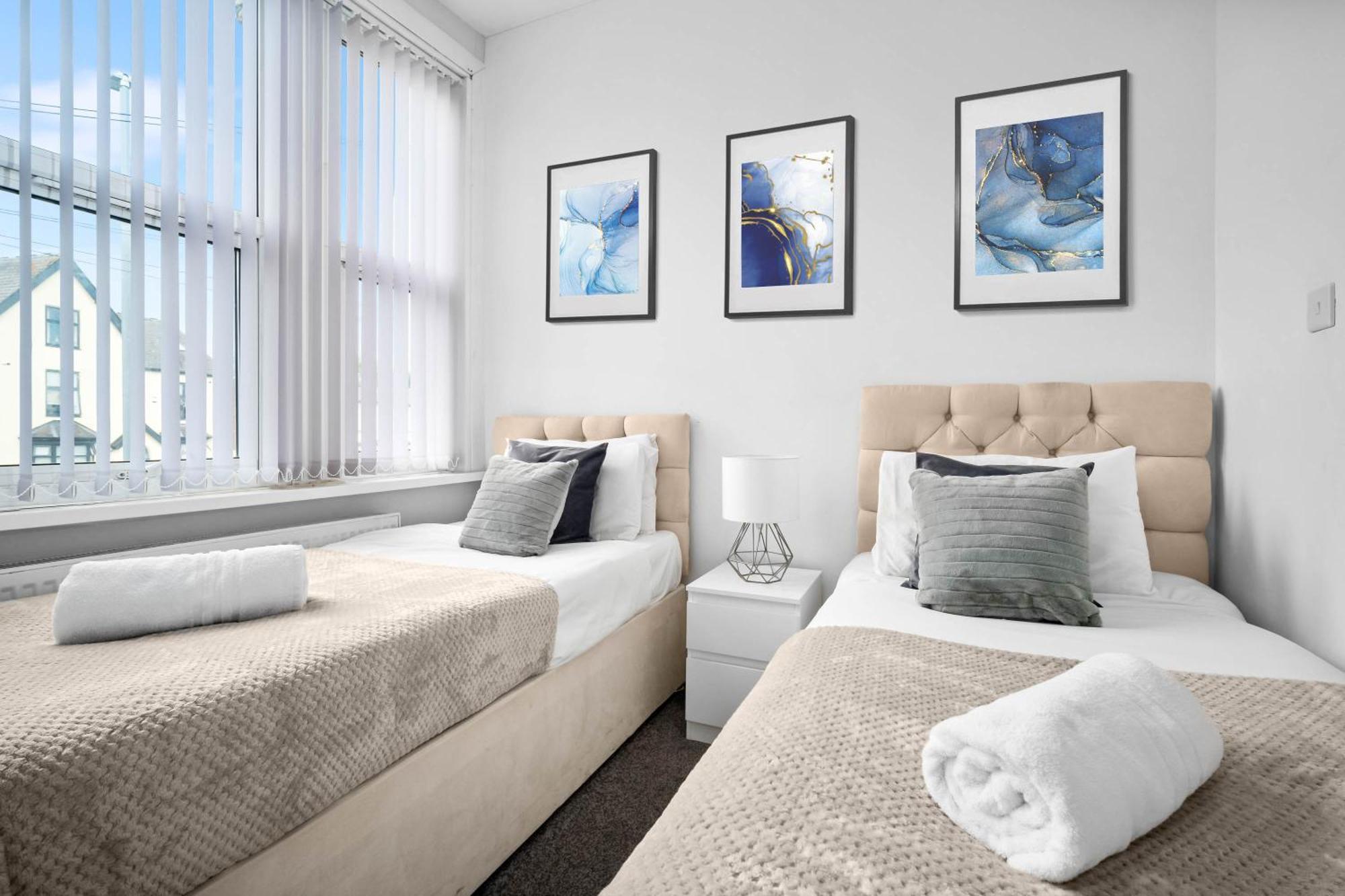 Two Bedroom Apartment - Single Beds - Accommodates 3 - Street Parking - Top Rated -Wbb West Bromwich Buitenkant foto